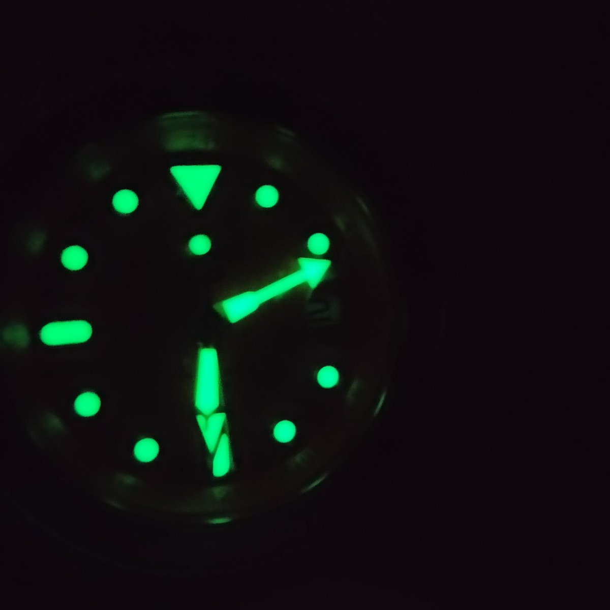 WatchYouKnow1's tweet photo. Incredible lume from the Seiko 5 GMT SSK005. Look out for my upcoming review of this watch. My YouTube channel features watches that are the best bang for the buck from Casio to Omega.
https://t.co/2liIkvXUj4
#lume #lumeshot #seikogmt #seiko #newseiko #watches #watcholics https://t.co/62ioJ6r0Jz