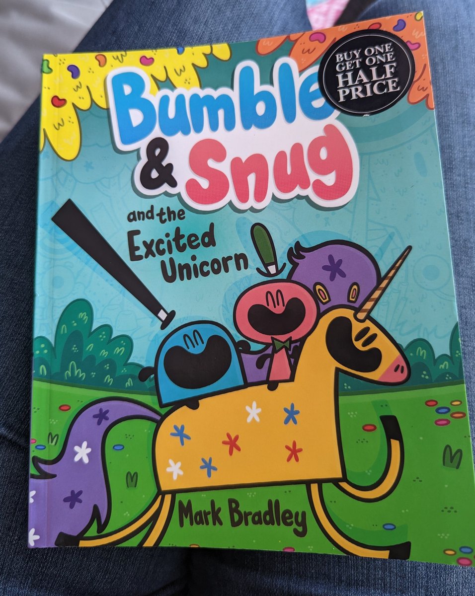 MsC2526's tweet photo. S just had to read Bumble and Snug on the drive home and it's already had the second reader in me! @markbradleyart beautiful artwork and a beautiful story. Can't wait to share this with my year 2s too! And it has a map βΊοΈ #bookswithmaps https://t.co/HdBB0SGSlS