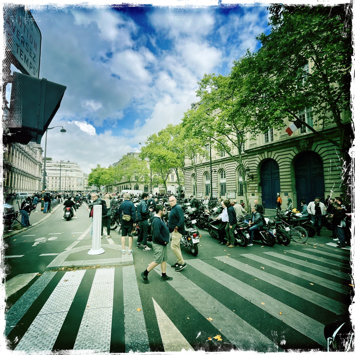 sport_glide's tweet photo. 🅿️ deux-roues à #Paris 🅿️ Belle réunion ce samedi 03   septembre 2022 devant l'hôtel de ville de Paris. Il faut continuer à se mobiliser contre cette tarification injustifiée. Bravo et merci la @ffmc :) #DeuxRoues #Hildago #Beillard #EEVL Défendre les libertés. ⬇️ https://t.co/hoROGQq3W1
