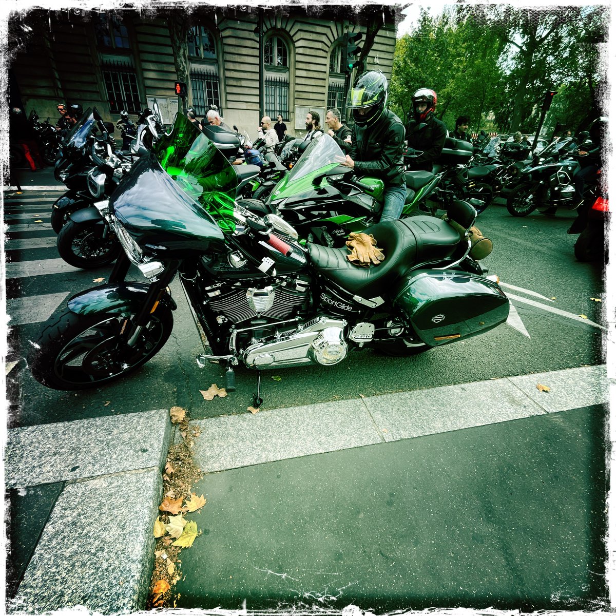 sport_glide's tweet photo. 🅿️ deux-roues à #Paris 🅿️ Belle réunion ce samedi 03   septembre 2022 devant l'hôtel de ville de Paris. Il faut continuer à se mobiliser contre cette tarification injustifiée. Bravo et merci la @ffmc :) #DeuxRoues #Hildago #Beillard #EEVL Défendre les libertés. ⬇️ https://t.co/hoROGQq3W1