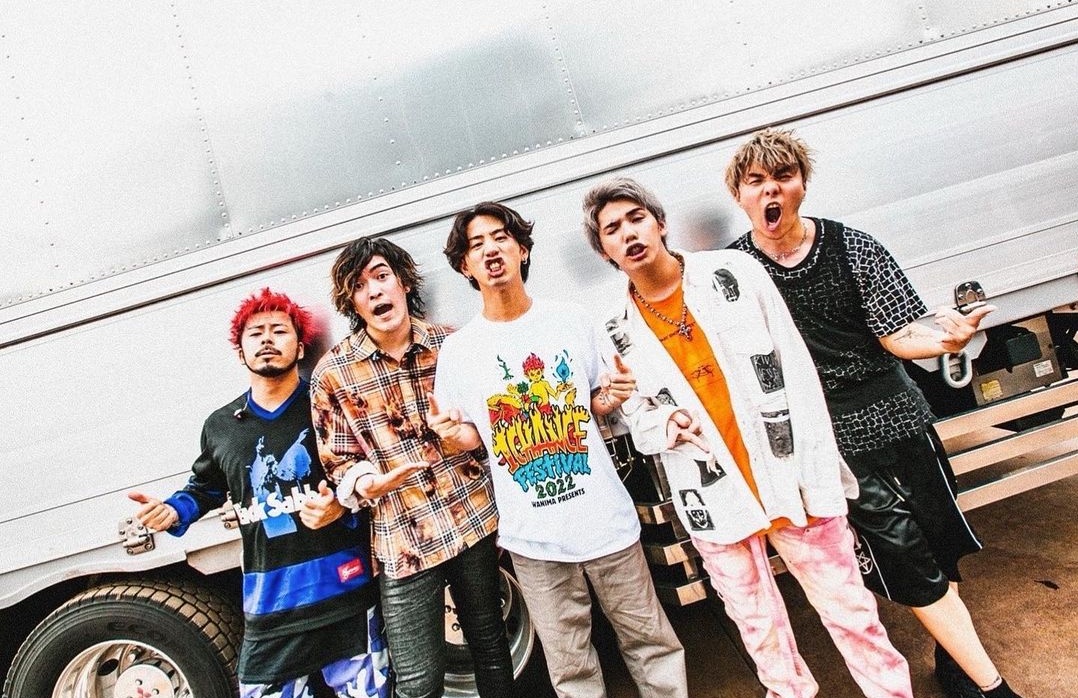 MyFirstStory_BR's tweet photo. Vencemos Storytellers! 🎉

Hoje a MFS fez uma apresentação com o Taka (ONE OK ROCK), no WANIMA 1CHANCE FESTIVAL 2022.

Pra que não sabe, Taka é o irmão mais velho do Hiro e, os fãs mais antigos pedem por esse feat há muitos anos. 🎶🖤

E aí, acham que rola gravação oficial? https://t.co/dn85mEUDGE