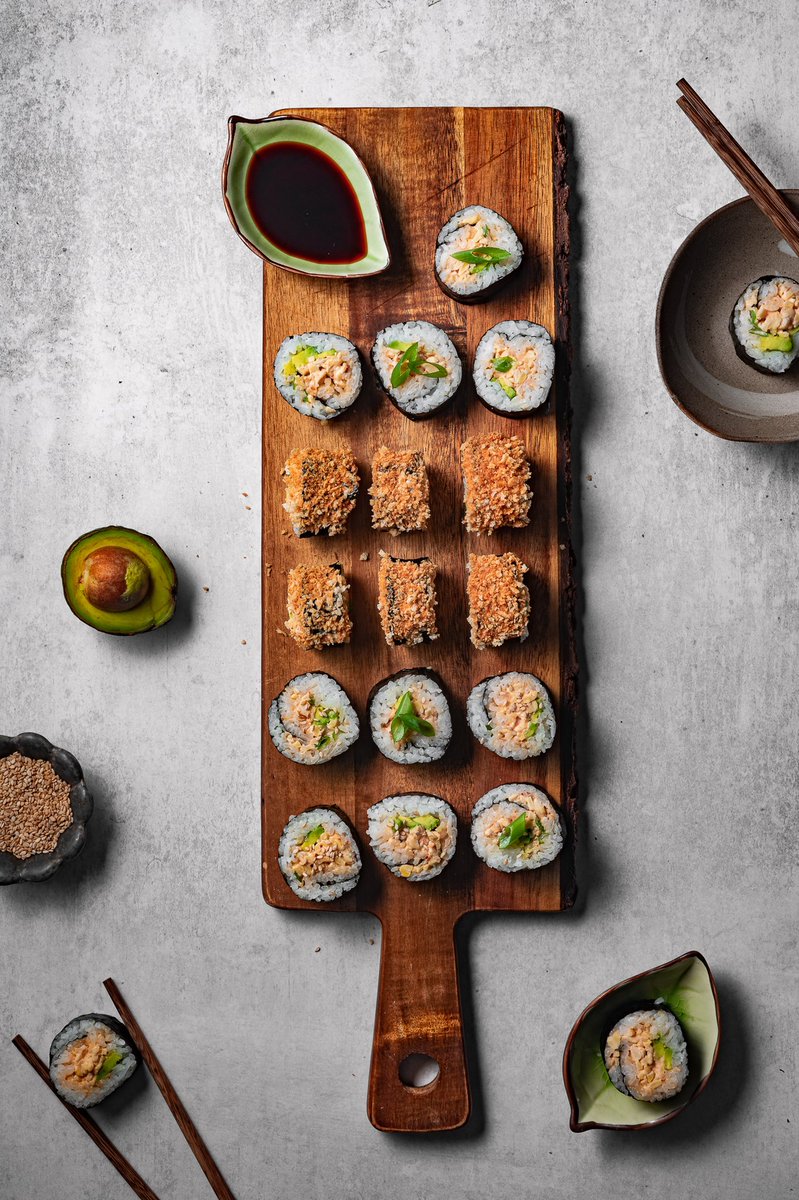 livveganstrong's tweet photo. Vegan spicy tuna crunch roll with tempeh and panko breadcrumbs 😍😍😍😍 https://t.co/99SdqVAC0V