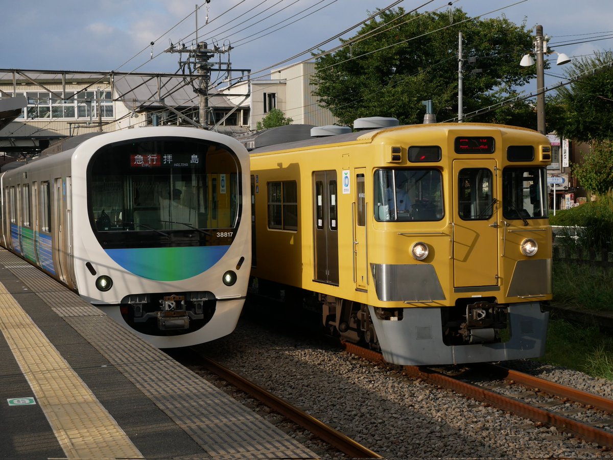 kyudensodachi's tweet photo. 旧2000系2027f、30000系38017f、6000系6101f 6000系デビュー30周年HM付き。
新宿線では2000系10両運用が全く無かった為、6000系6101fの運用が唯一の救いだった。
#西武新宿線 #西武6000系 #西武運用 #西武2000系 #2403f #2027f #6101f https://t.co/yZXDSjSaEQ