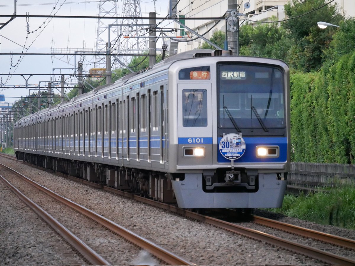 kyudensodachi's tweet photo. 旧2000系2027f、30000系38017f、6000系6101f 6000系デビュー30周年HM付き。
新宿線では2000系10両運用が全く無かった為、6000系6101fの運用が唯一の救いだった。
#西武新宿線 #西武6000系 #西武運用 #西武2000系 #2403f #2027f #6101f https://t.co/yZXDSjSaEQ
