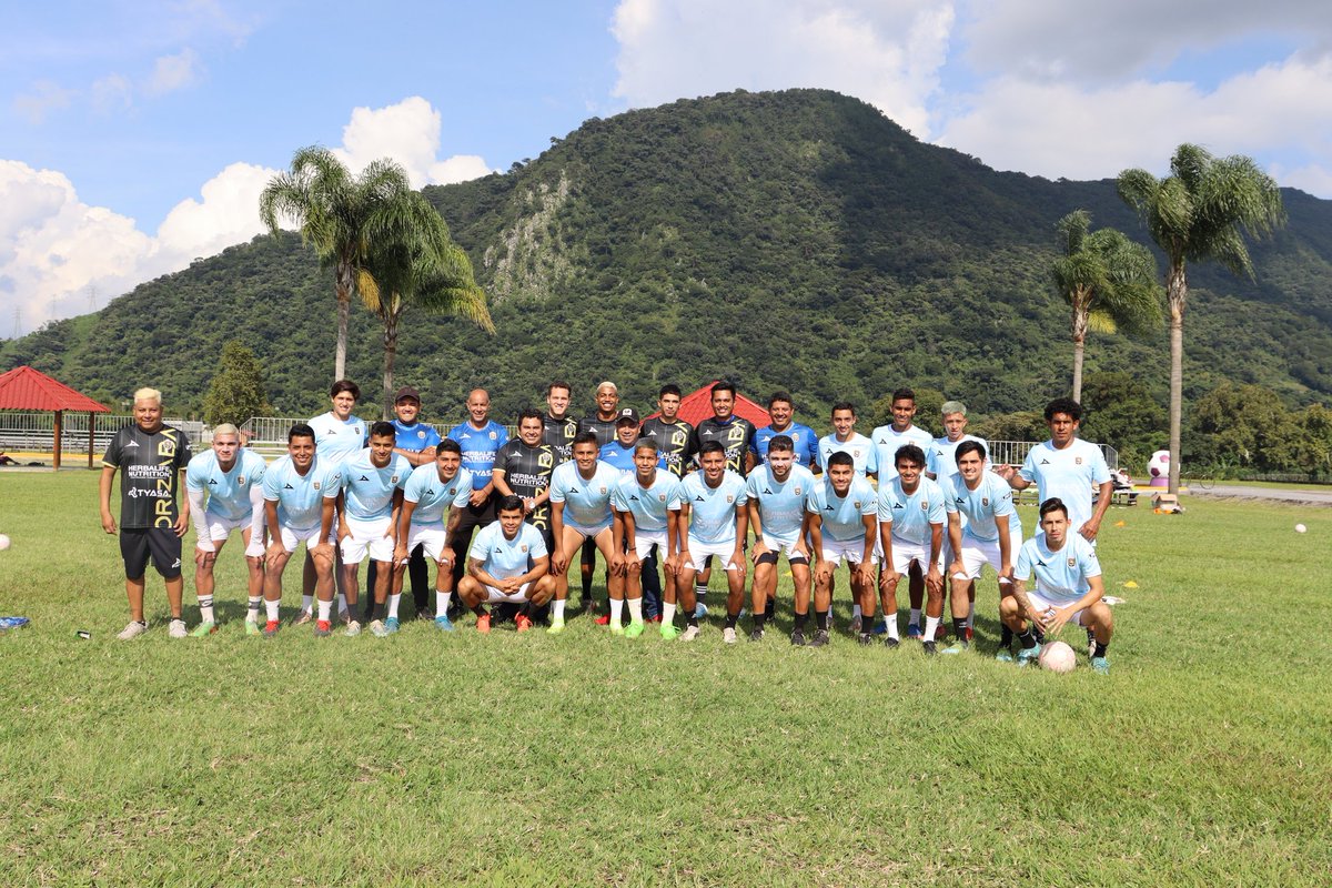 J58Chavez's tweet photo. #Orizabafc  #LPF ⚽⚪⚫⛰️🌋 https://t.co/cIuULrnLDX
