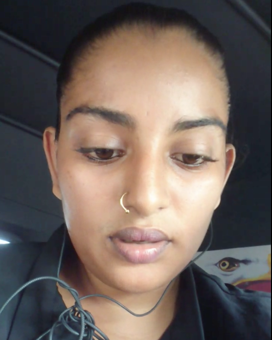 vikalpavoices's tweet photo. ''කලු පාට ෂර්ට් එකක් තියනවා ද කියලා අහලා, ෂර්ට් එක බලලා අරගලයට සම්බන්ධ ක්රියාකාරිකයෙක් නේද, විමර්ශනයක් තියනවා කියලා මගේ මහත්තයා බෙම්මුල්ල පොලීසියෙන් අද(03) සවස අරගෙන ගියා' පසුගිය දා පැවති විරෝධතාවලට සහභාගී වූ ධනු රශි කියයි. #srilanka #lka #ProtestLK https://t.co/fRWjdEguIg