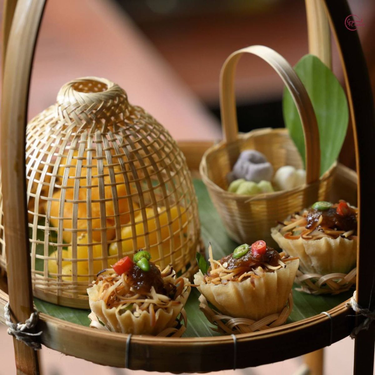 gourmetthai's tweet photo. อยากหามุมจิบชายามบ่ายที่ได้ฟีลแบบไทยแท้ ต้องมาที่ เรือนมัลลิการ์ ร้านอาหารไทยในเรือนไม้สักสมัยรัตนโกสินทร์ตอนต้นอายุกว่า 200 ปี จิบชาเพลินใจ แทบไม่อยากลุกไปไหนเลย
.
📍 สุขุมวิท ซอย 22
.
#gourmetandcuisine
#gcreview https://t.co/Wrqx3S7rSw