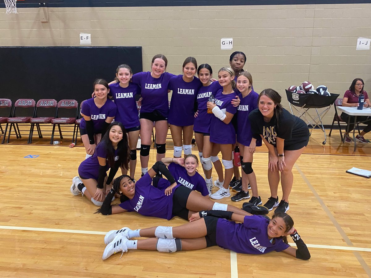 Coach_AHaynes's tweet photo. VB scrimmage in the books! Girls did great 🏐⚡️ Let’s keep workin! @DLJHLadyCharger https://t.co/92LmxaMQhl