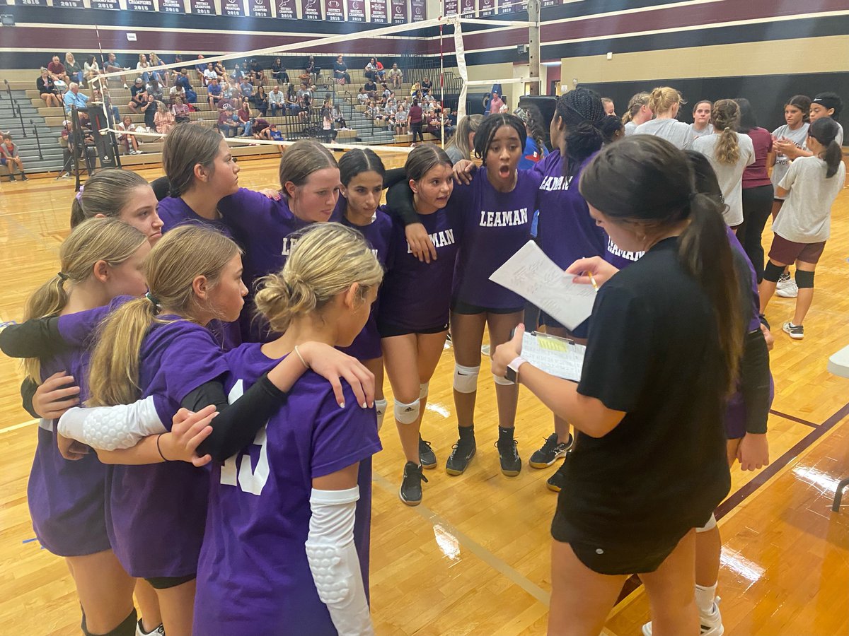 Coach_AHaynes's tweet photo. VB scrimmage in the books! Girls did great 🏐⚡️ Let’s keep workin! @DLJHLadyCharger https://t.co/92LmxaMQhl