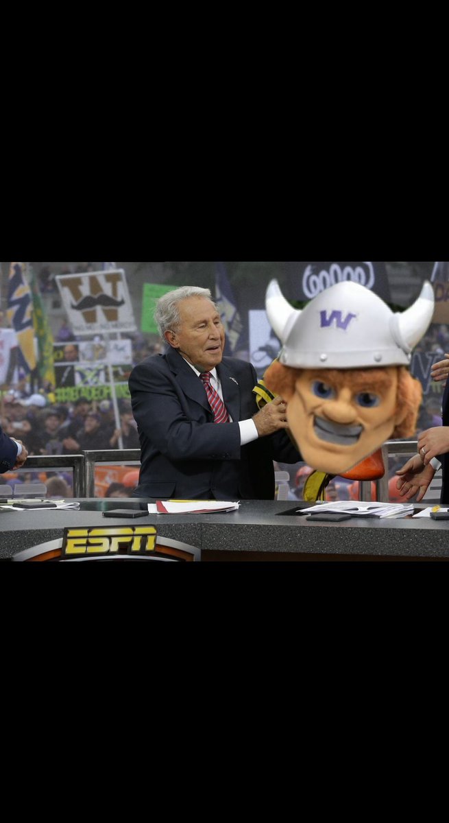 J_VanDusseldorp's tweet photo. If @CollegeGameDay was in Forest City tonight ⬇️ https://t.co/k7KlGiiHbk