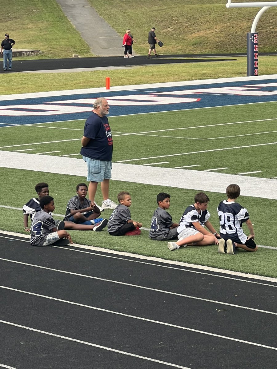Connmcanally's tweet photo. South Knox County Commissioner guiding class of 2030 at game.    @CarsonDailey77 https://t.co/gH8mWZwnr3