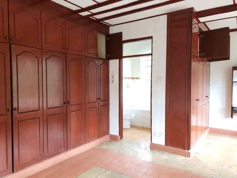FrenPropertie's tweet photo. 3 BEDROOM HOUSE TO RENT AT KAREN.
This 3 bedroom house is located Lang'atta road off Silanga road,2 bedroom ensuite, stand alone compound,sq for 3 and mazeras floor and fireplace spacious kitchen. Renting at 170k per month. Call 0711294739 https://t.co/T1gKyu0bpx