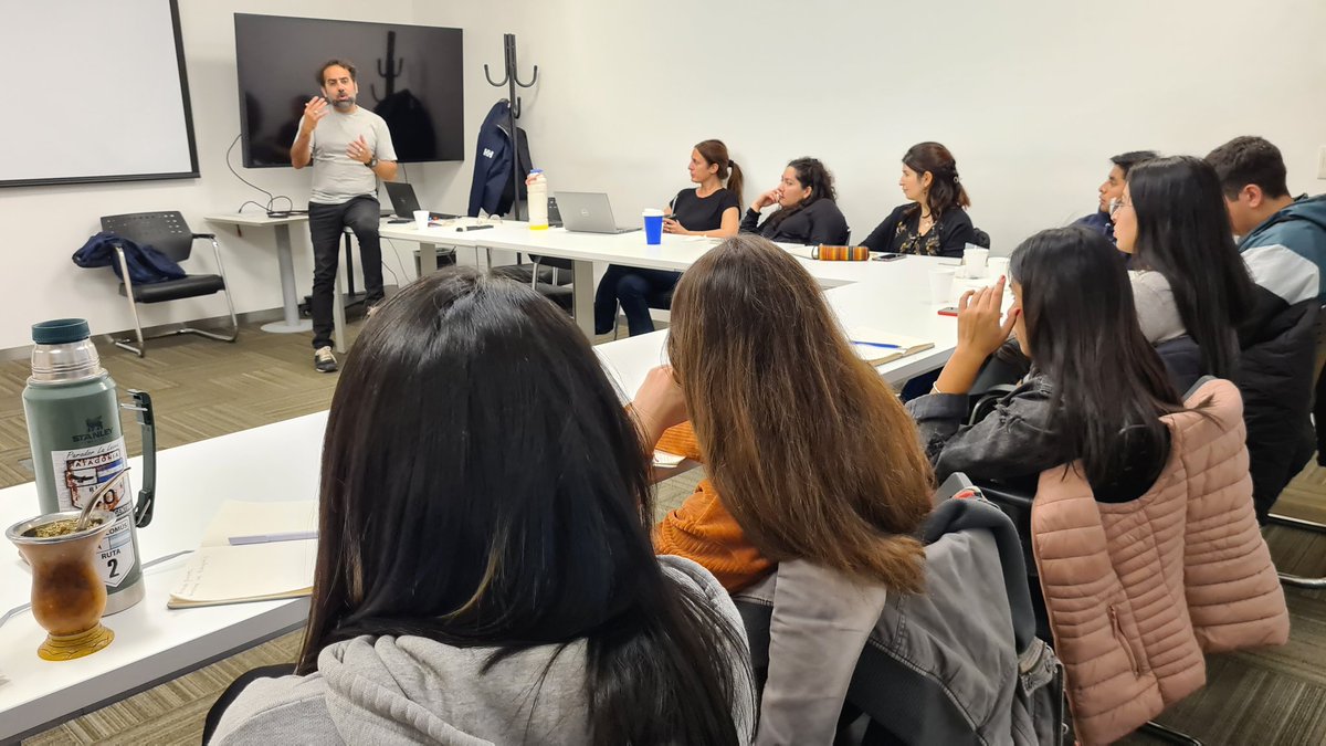 CelinaDiazMelo's tweet photo. Hoy en #MásMiradas #Fotoperiodismo junto a Fernando Gutierrez en las oficinas de @LANACION 

@MaldoFer12 @majomuller @FOPEA https://t.co/vJYRqOGJcN