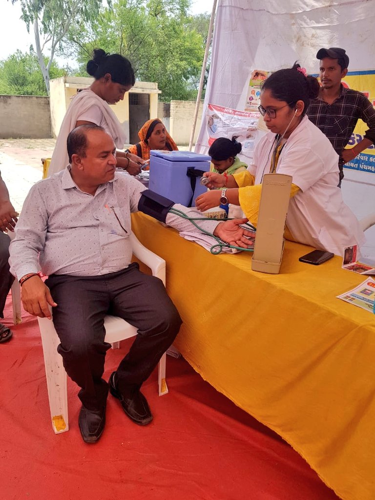 GogPanchmahal's tweet image. પંચમહાલના ઘોઘંબા તાલુકાના પરોલી ગામે આઠમા તબક્કાનો સેવાસેતુ કાર્યક્રમ યોજાયો, કુલ ૮૬૦ અરજીઓનો કરાયો હકારાત્મક નિકાલ.. 

@InfoGujarat @CMOGuj @CollectorGodhra @ddo_panchmahal @MamltdarG @TGhoghamba @pkumarias 

#panchmahal #ghoghamba #paroli 
#sevasetu