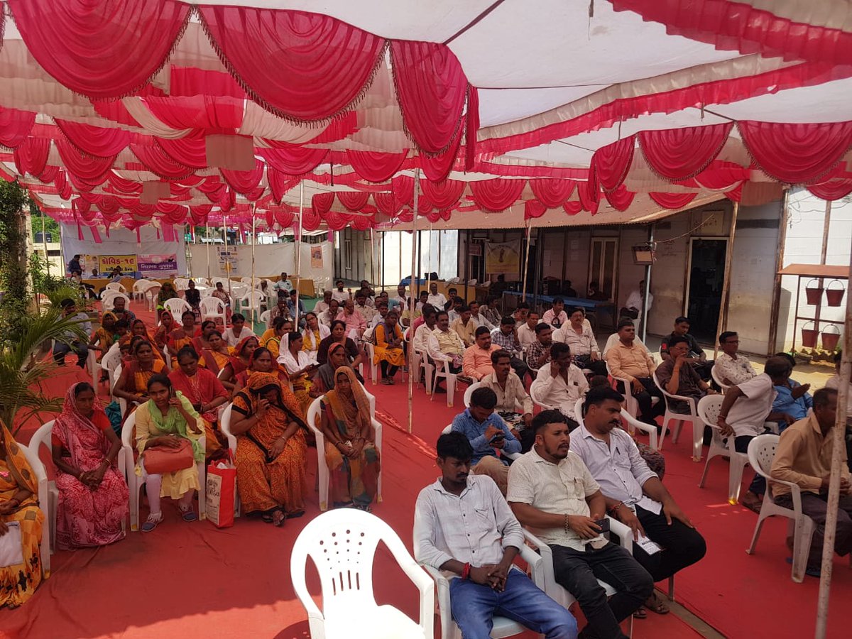 GogPanchmahal's tweet image. પંચમહાલના ઘોઘંબા તાલુકાના પરોલી ગામે આઠમા તબક્કાનો સેવાસેતુ કાર્યક્રમ યોજાયો, કુલ ૮૬૦ અરજીઓનો કરાયો હકારાત્મક નિકાલ.. 

@InfoGujarat @CMOGuj @CollectorGodhra @ddo_panchmahal @MamltdarG @TGhoghamba @pkumarias 

#panchmahal #ghoghamba #paroli 
#sevasetu