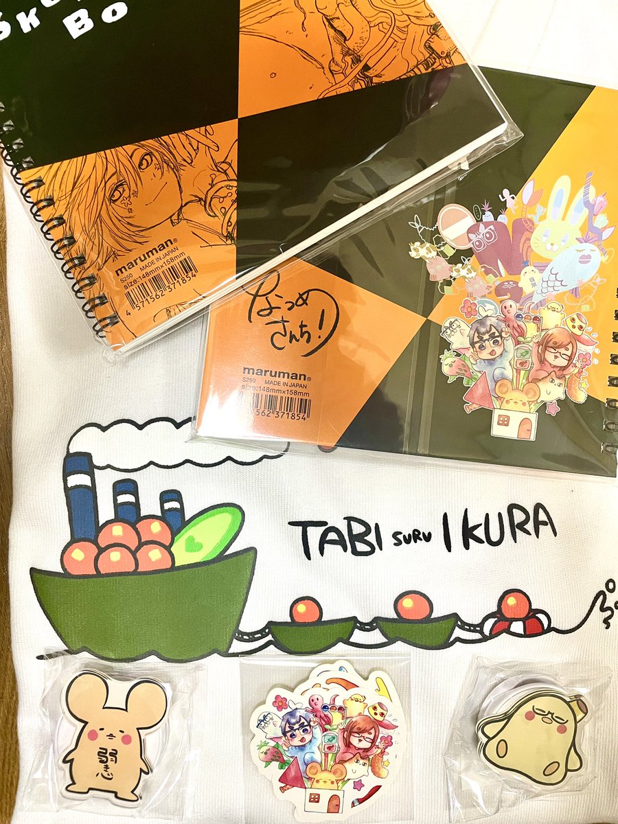 mushRoomdesuyo's tweet photo. 大好きな@natsume_sanchi さんのグッズが届きまして✨🫶
ロンTは着るの楽しみすぎるしスケッチブックやステッカー、弱き心となぴめさんたちは勿体無くて大切に飾ってしまいそう🥺
素敵なグッズをありがとうございます！
大切にします🌷 https://t.co/YSi3ZJcuS0