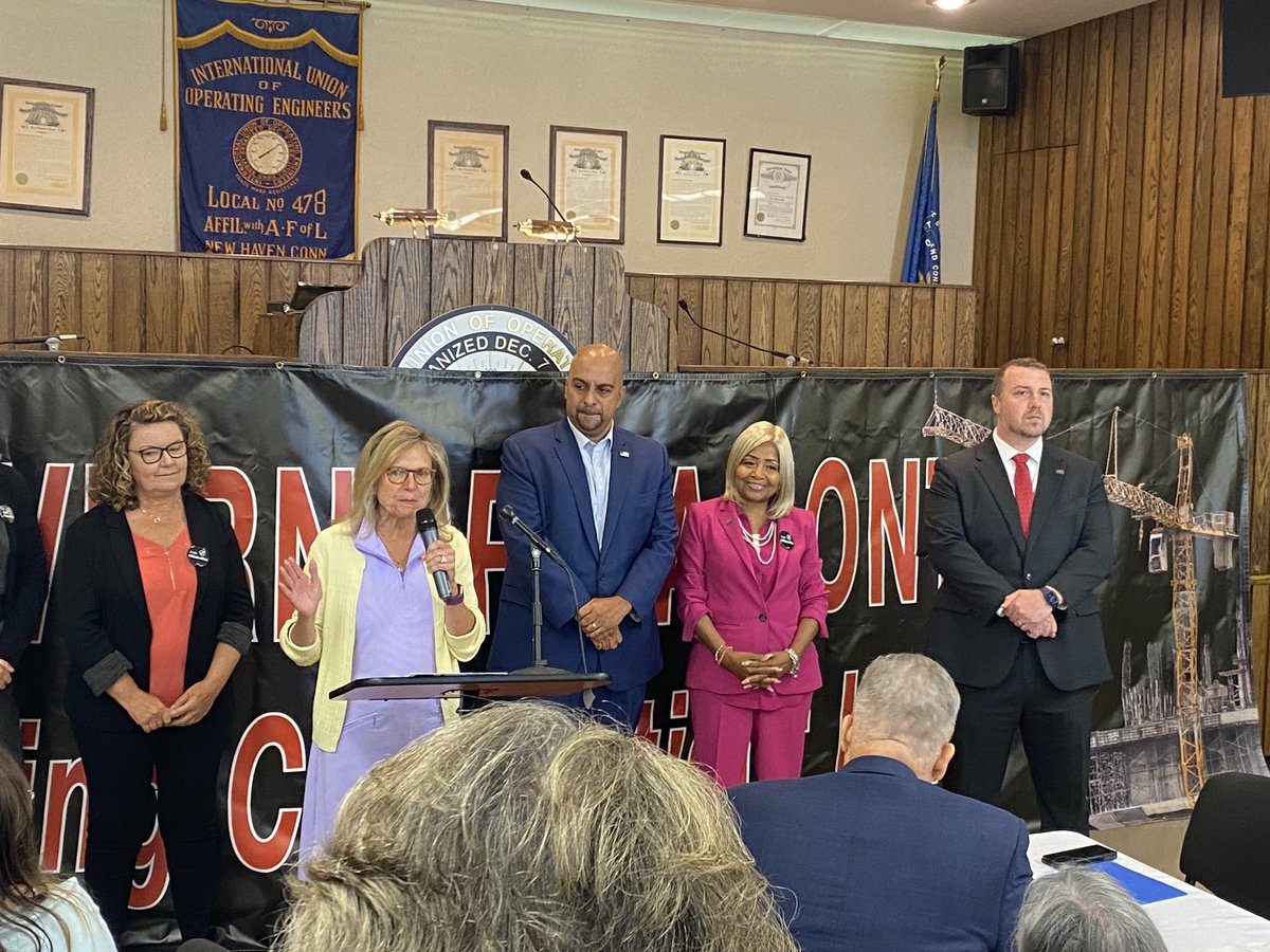 Happy Labor Day Weekend! What a great way to kick off the holiday with our union brothers, sisters, and siblings! #UnionYes <a href="/NHFT933/">New Haven Federation of Teachers Local 933</a> <a href="/AFTCT/">AFT Connecticut</a> <a href="/HopeColes1/">Hope Coles -Advocate for the right of our children</a> <a href="/HFT1018/">Hartford Federation of Teachers</a>