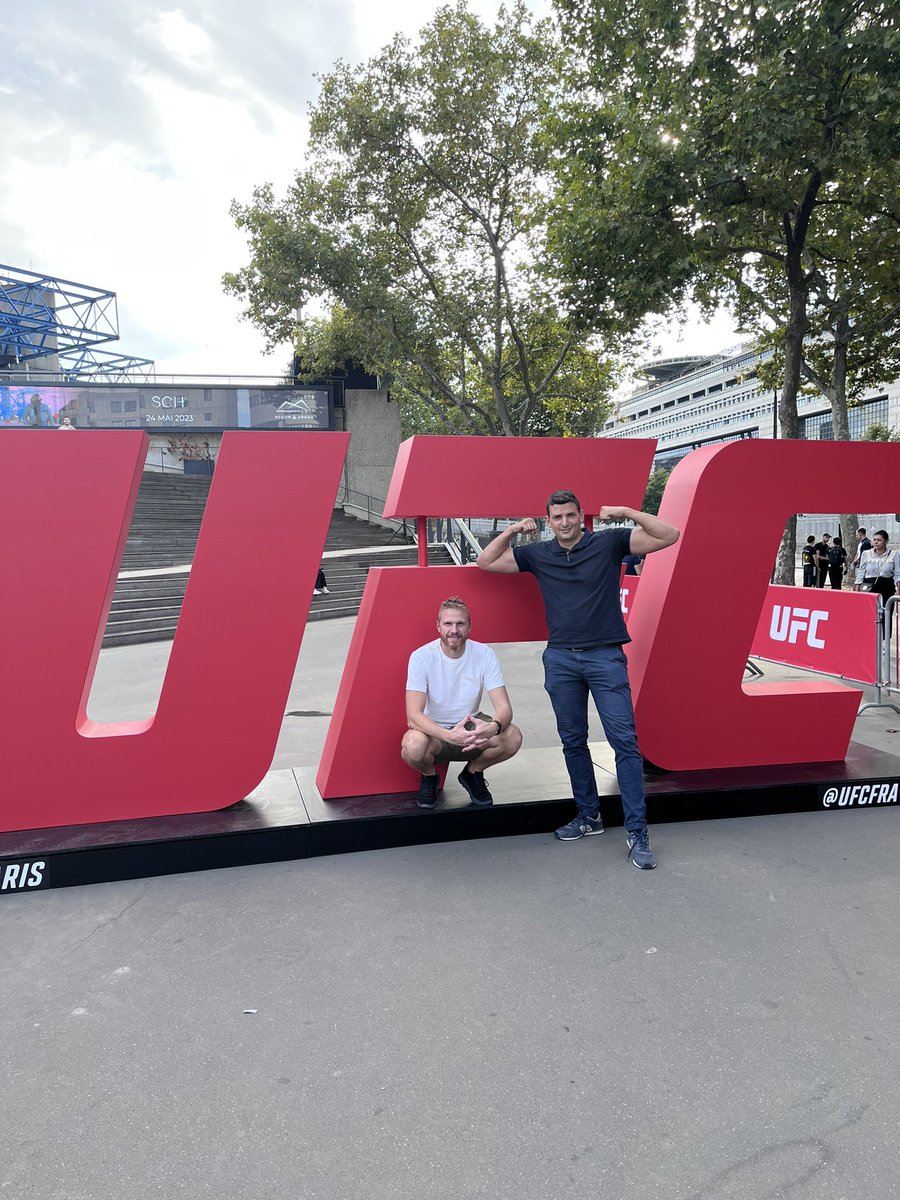 Maccsse's tweet photo. #UFCParis 
H-2 https://t.co/baN0KQVqhI