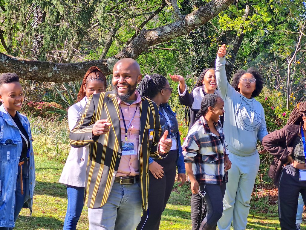 FES_SouthAfrica's tweet photo. We are back at Hogsback for the #FHAS youth leadership programme, where the 2021 cohort is passing the baton to the 2022 cohort. https://t.co/lBHzw8drsm