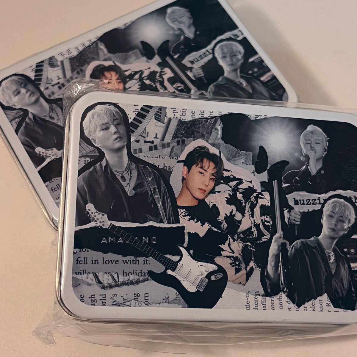 #RT 

지난번 제작했던 틴케이스 Eternal ver. 
집에서 재고를 발견한 관계로.. 알티 추첨 2분께 보내드릴게요! 

> 주소 제공이 가능하신 분들만 참여해주세요!
> 9/10에 당발 후 13일에 배송 예정 (탐넘 가능)