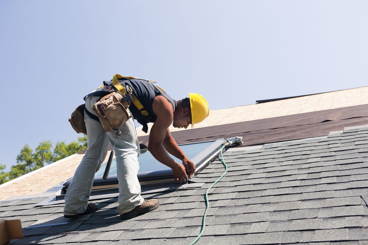 SueBarnes's tweet photo. #Homeowners #insurance might cover roof leaks, but not always. Learn more here.  https://t.co/d7cfUW8aEC https://t.co/LUVPpvh1vP