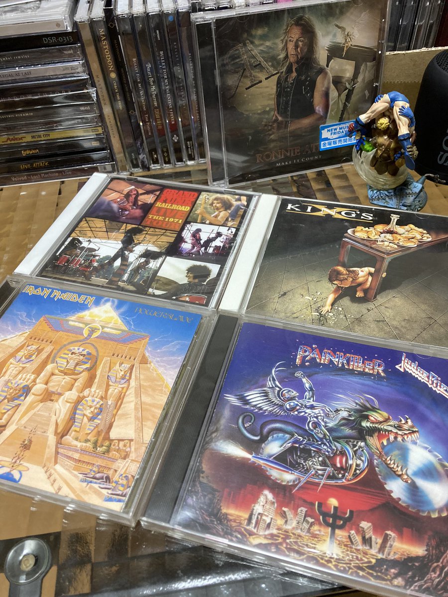 DreamCh24621504's tweet photo. Hi, guys.
I listened to these CDs on September 3rd, 2022.

Live: The 1971 Tour / GFR🇺🇸
#DonBrewer
King's X🇺🇸
#DougPinnick
Powerslave / Iron Maiden🇬🇧
Painkiller / Judas Priest🇬🇧

and Make It Count / Ronnie Atkins🇩🇰

This typhoon really irritate us😑
Don't you think so? https://t.co/AO8LrC5QDg