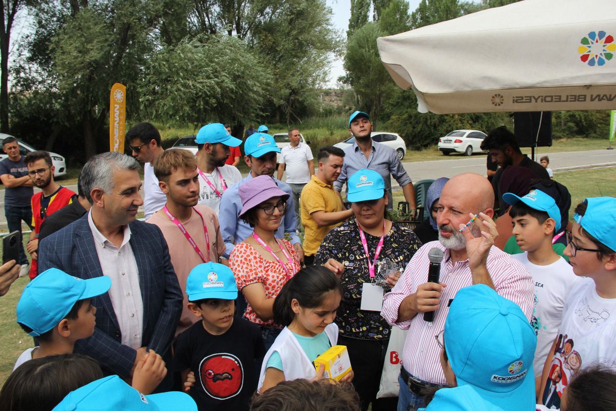 İlçe Kaymakamımız ve Belediye Başkanımız, Sayın Valimiz Gökmen ÇİÇEK tarafından başlatılan kampanya kapsamında şeker ölçüm sensörlerini dağıttı. Sonrasında çocuklar ve aileleriyle Barsama mesire alanında piknik yapıldı. <a href="/kayserivaliligi/">T.C.Kayseri Valiliği</a> <a href="/gokmen_cicek_/">Gökmen Çiçek</a> <a href="/ilhanabay23/">İlhan Abay</a> <a href="/ahmetclkbyrkdr/">Ahmet ÇOLAKBAYRAKDAR</a>