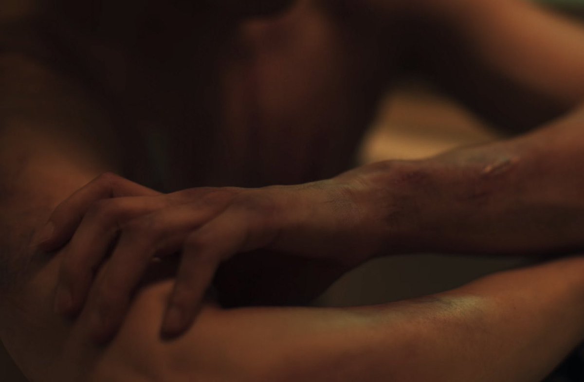 เอาจริงๆนะถ้าแทนคุณเห็นพีทสภาพนี้ บอกเลยวกพ.ตัดจบตั้งแต่อีพี13 แทนคุณเอาเวกัสตายแน่ ดูแผลบนตัวพีทดิ ถ้าคุณคินน์มาเห็นด้วยอีกคน คือลากันตรงนี้นะเวกัส ตระกูลรองไม่ต้องบุกไปถล่ม ตระกูลหลักไปหาเองเลย ไม่ได้มาง้อที่ร้านเจ๊หยกแล้วนะ55555 #เวกัสพีท