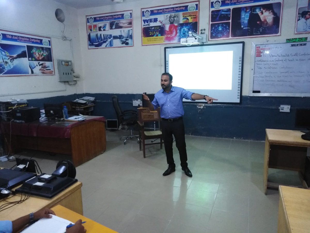 VTI_Multan_PVTC's tweet photo. #Session on #Social_Media accounts bt @hasnainhamad #COO #ACE_CONNECT in #AMAZON_VA weekend class. 
@PvtcRm @hassan_farasat @TanvirAhmadRan1
@PVTC_Official https://t.co/ZPjr7lru2W