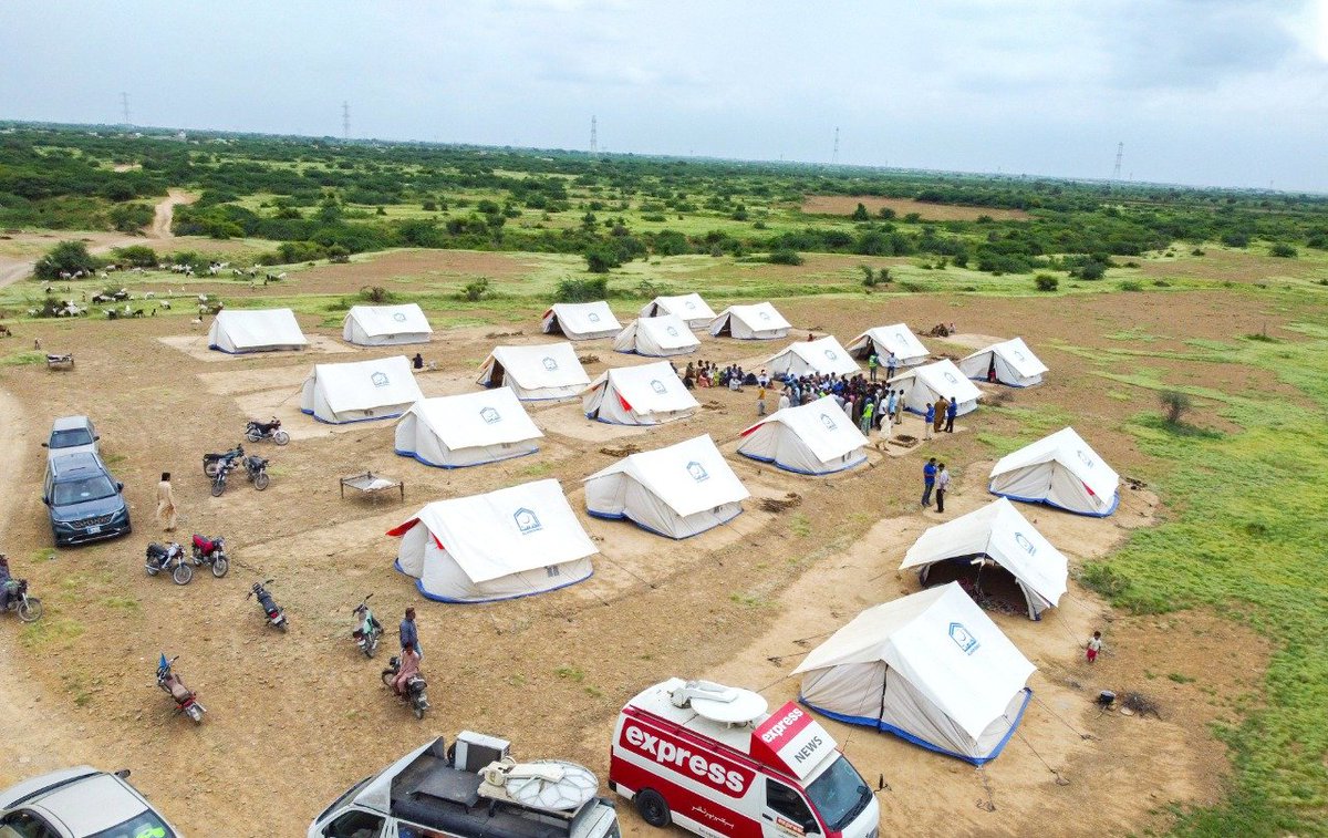 AlkhidmatOrg's tweet photo. Alkhidmat is setting up medical camps, shelters and providing food and water to the families affected and displaced due to flooding. For this purpose donations are needed, come forward and do your part.
https://t.co/GzZrsTWRU9
 #AlkhidmatFloodAppeal https://t.co/tKqs0BrHxT