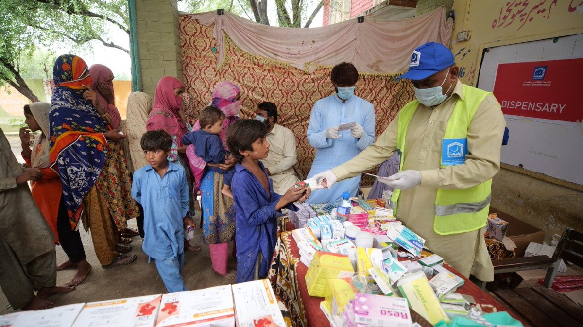 AlkhidmatOrg's tweet photo. Alkhidmat is setting up medical camps, shelters and providing food and water to the families affected and displaced due to flooding. For this purpose donations are needed, come forward and do your part.
https://t.co/GzZrsTWRU9
 #AlkhidmatFloodAppeal https://t.co/tKqs0BrHxT