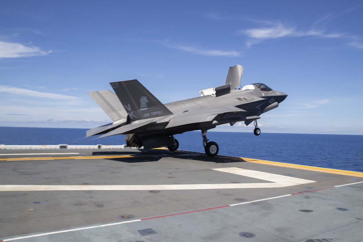 Going 🆙 

F-35B Lightning II aircraft take off from the flight deck of #USSTripoli (LHA 7) in the #SouthChinaSea.

📸 by Mass Communication Specialist 2nd Class Malcolm Kelley and Mass Communication Specialist 1st Class Peter Burghart