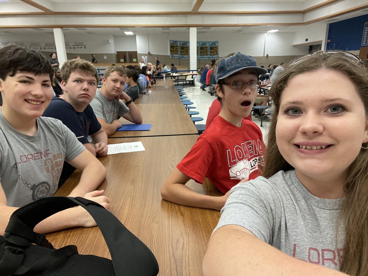 RoboticsLorena's tweet photo. the group made it to leander! https://t.co/mrfyGig5Wf