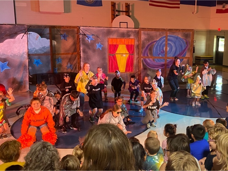 AberdeenLincoln's tweet photo. I am so proud of these kids! They put on a fantastic show on Friday!! #SoaringLincolnLights https://t.co/0KTwKzmmab