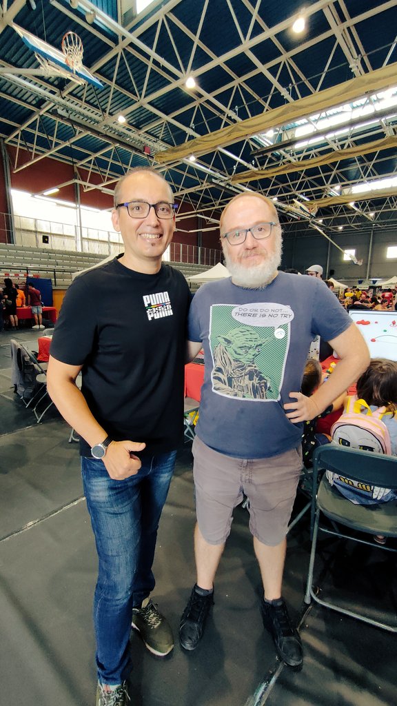 akirasan's tweet photo. #Desvirtualizando a #Bombarama y su creador @drnlab en la @FanConBCN #fancon 😅😅😅. Ha sido un placer hablar un rato con David después de una partidita en su juego https://t.co/rkUjH4AlDl