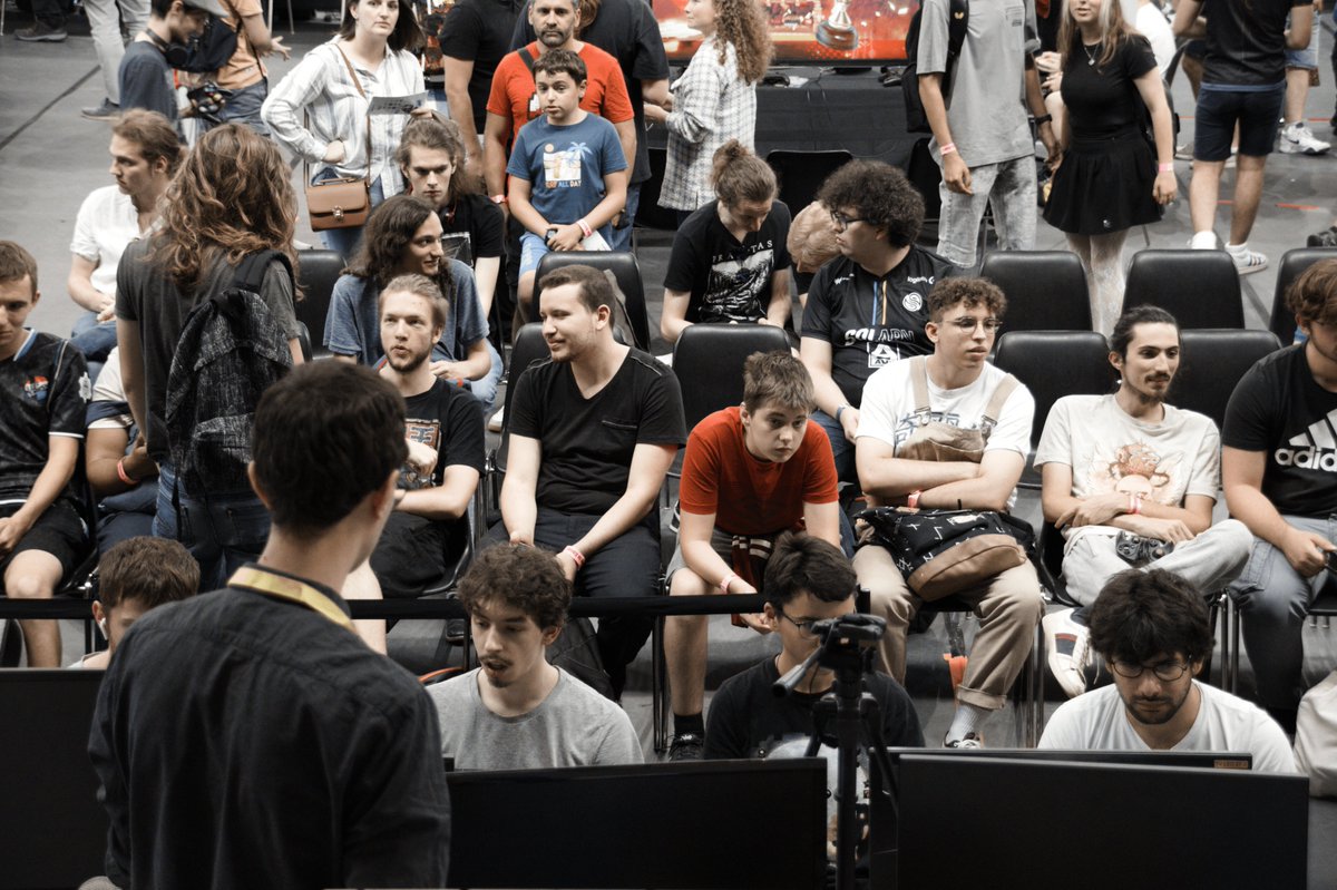 Smash Lorraine tweet media