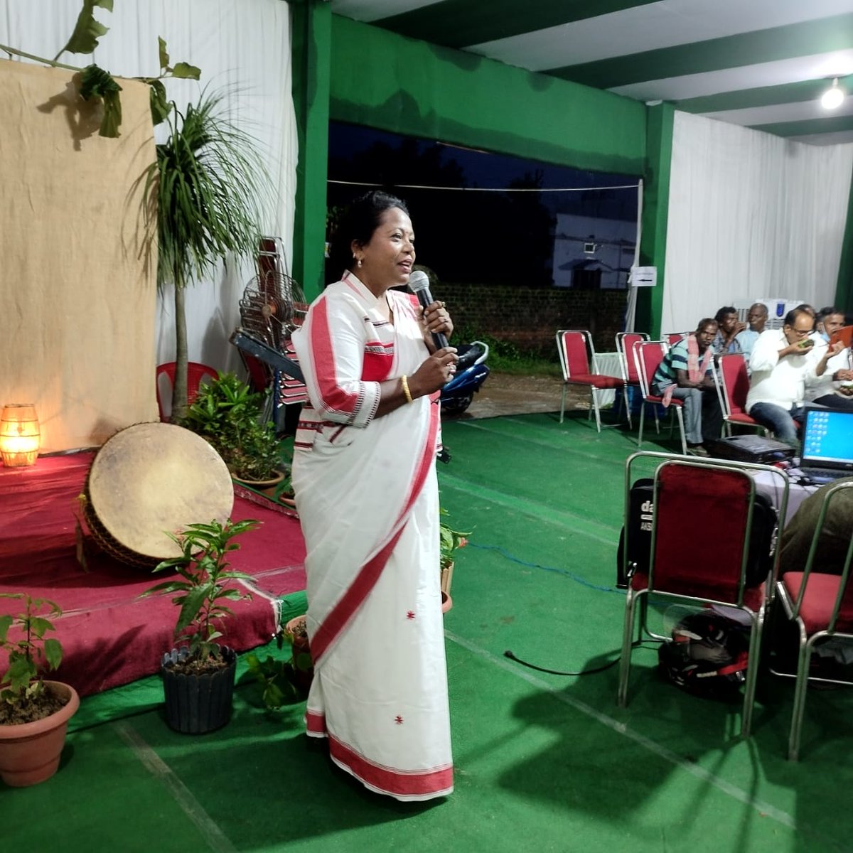 greenpeaceindia's tweet photo. Aruna Tirkey, owner of #AjamEmba says - Our ways of eating have historically been true to #nature. These are changing with introduction of other foods. But it is our #traditional food and grain that is #healthy and #nutritious. #Swadish - an evening celebrating our culture & food https://t.co/8hVlfZQBTU