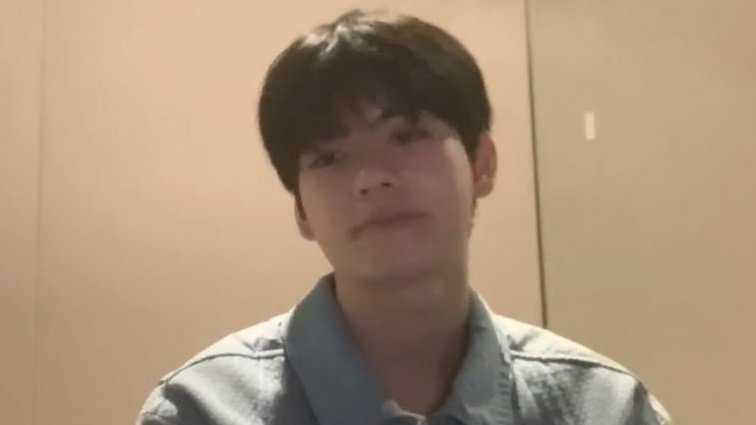 FOLDERJYJ's tweet photo. GOD HE IS SO CUTE 

✮✭,#Yorch #TraineeA https://t.co/m9P9p3aUqV