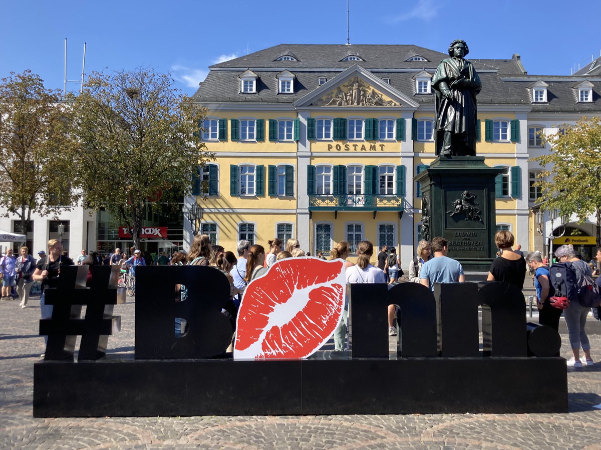 euro_tour's tweet image. 午後から日帰りでボンへ。
本日の風景より③
一枚目は、ベートーヴェン記念碑。二枚目・三枚目は、ベートーヴェン・ハウス(生家)。内部は撮影禁止でした。