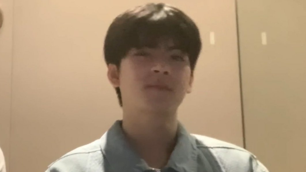 FOLDERJYJ's tweet photo. GOD HE IS SO CUTE 

✮✭,#Yorch #TraineeA https://t.co/m9P9p3aUqV