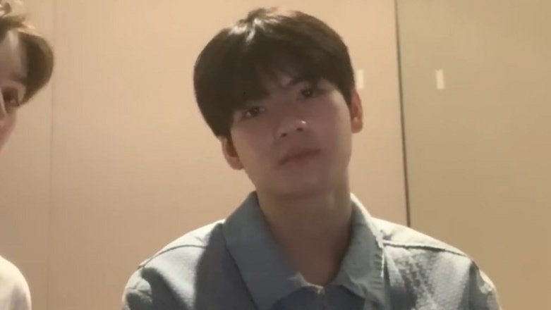 FOLDERJYJ's tweet photo. GOD HE IS SO CUTE 

✮✭,#Yorch #TraineeA https://t.co/m9P9p3aUqV