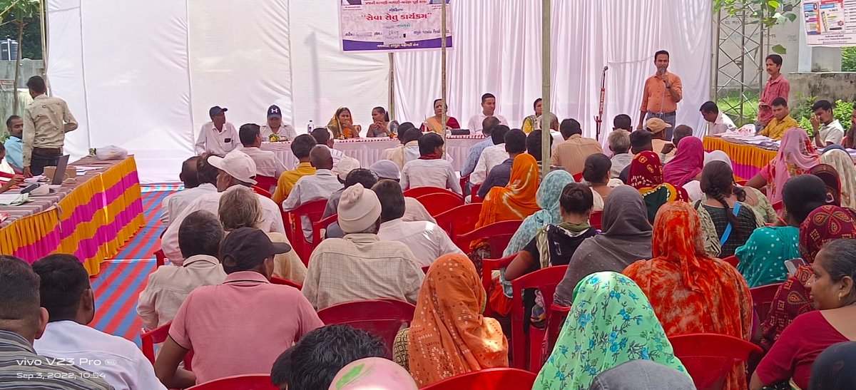 TDO_Garbada's tweet photo. આજરોજ ગરબાડાના ટૂંકીવજુ ખાતે આઠમા તબક્કાના સેવાસેતું કાર્યક્રમનું આયોજન કરવામાં આવેલ.જે અંતર્ગત લાભાર્થીઓને સરકારશ્રીની વિવિધ સેવાઓ તથા યોજનાઓનો લાભ આપવામાં આવ્યો તેમજ ગ્રામજનોને વિવિધ યોજનાઓની જાણકારી આપવામાં આવી.@CollectorDahod @DahodDdo @SdmDahod @CMOGuj @infodahodgog https://t.co/b9u8hsKJMx
