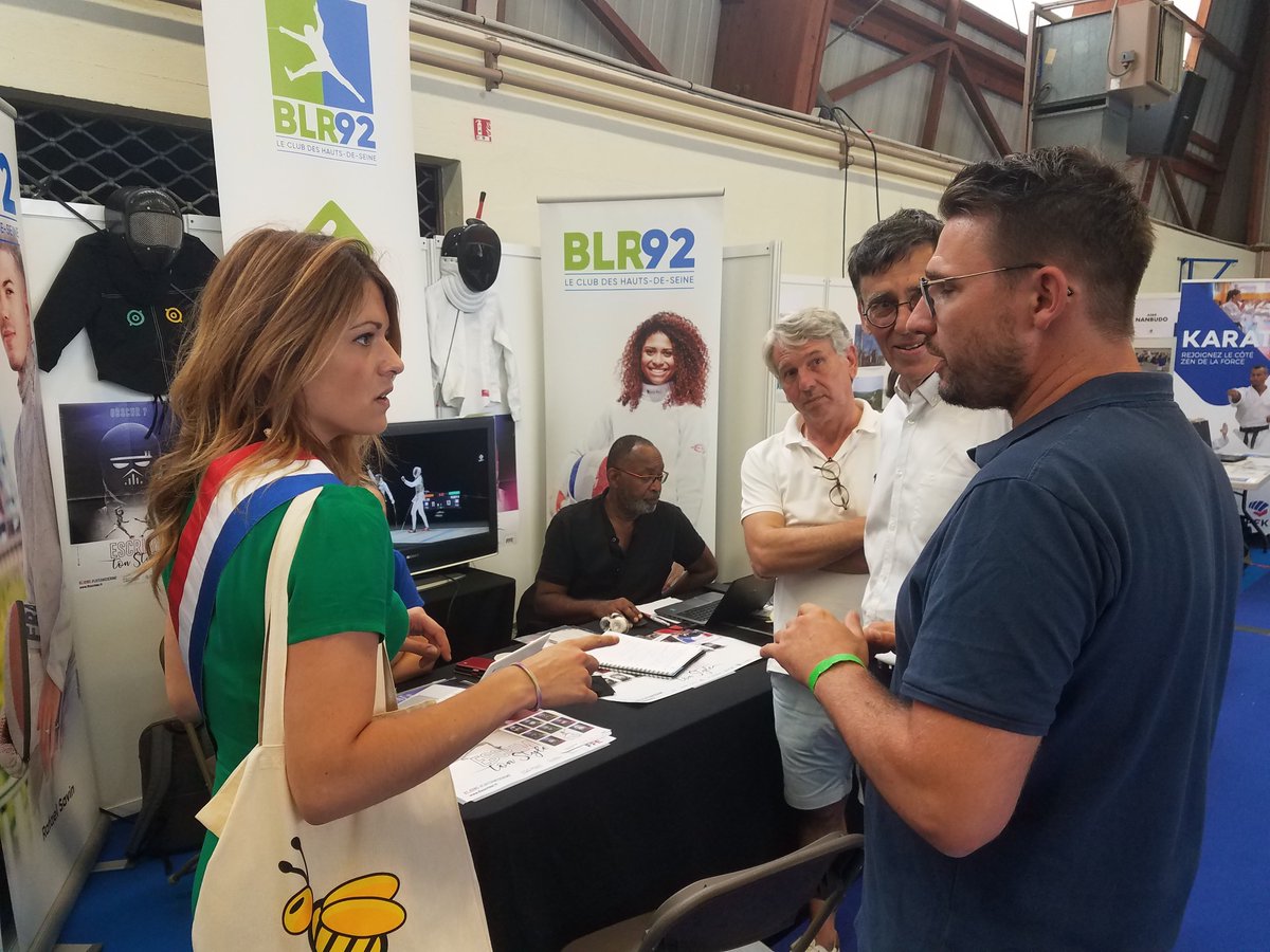 hpmelone's tweet photo. 🙏 aux associations sportives pour leur dynamisme &amp; leur investissement quotidien.
L'occasion d'échanges très riches entre les acteurs du monde associatif et les élus locaux.
Bonne rentrée sportive à toutes et à tous!
#BourglaReine
#TerredeJeux2024
#VilleActiveEtSportive
👇 https://t.co/UcHOtQYwhA