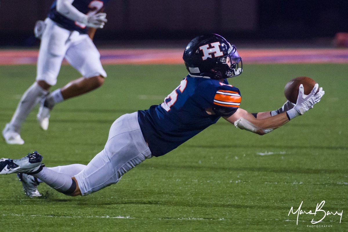 MarcBarryPhoto's tweet photo. Coach Munoz has things going for the Heritage War Eagles football team. A hard fought win with a game sealing interception brings their record to 2-0 for the first time since 2012.
#OurStandard #WeSoar
@war_heritage @WarEaglesFB @RogersHeritage https://t.co/rapb7LSZve
