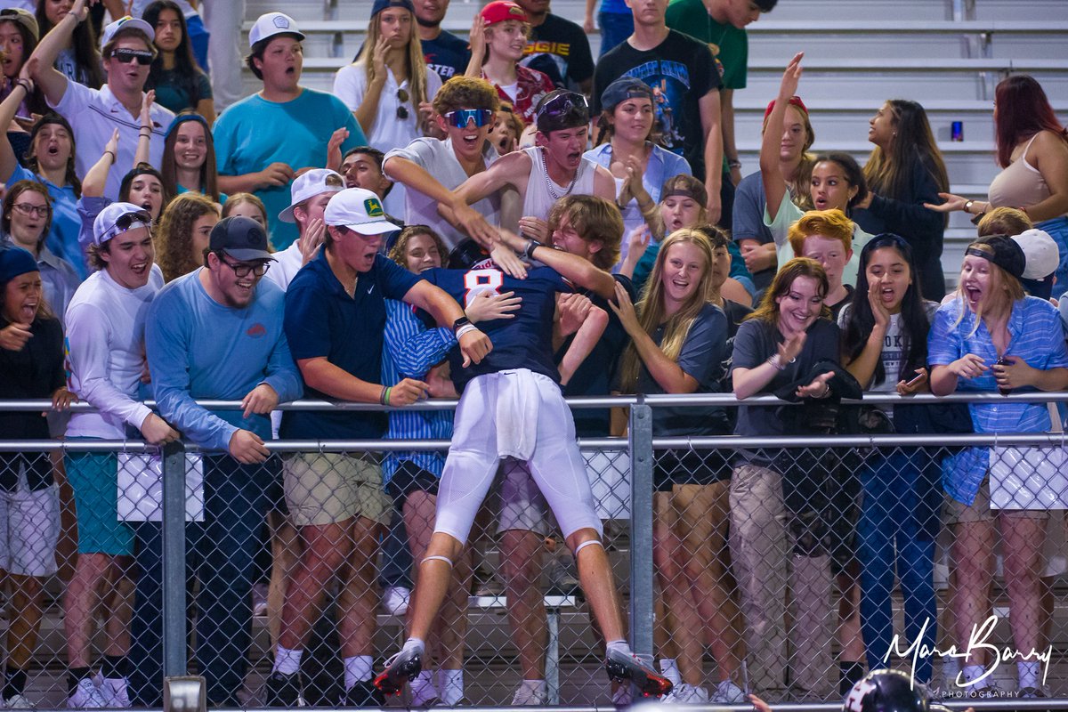 MarcBarryPhoto's tweet photo. Coach Munoz has things going for the Heritage War Eagles football team. A hard fought win with a game sealing interception brings their record to 2-0 for the first time since 2012.
#OurStandard #WeSoar
@war_heritage @WarEaglesFB @RogersHeritage https://t.co/rapb7LSZve