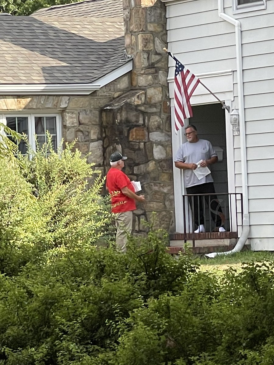 Real_ChrisAllen's tweet photo. We’re having a great time this morning talking to voters here in Washington Borough and making sure we get everyone out to vote for @KeanForCongress, our Warren County Republican Candidates, and the Washington Borough Republicans. #LeadRight https://t.co/nzAFhfg9ZN