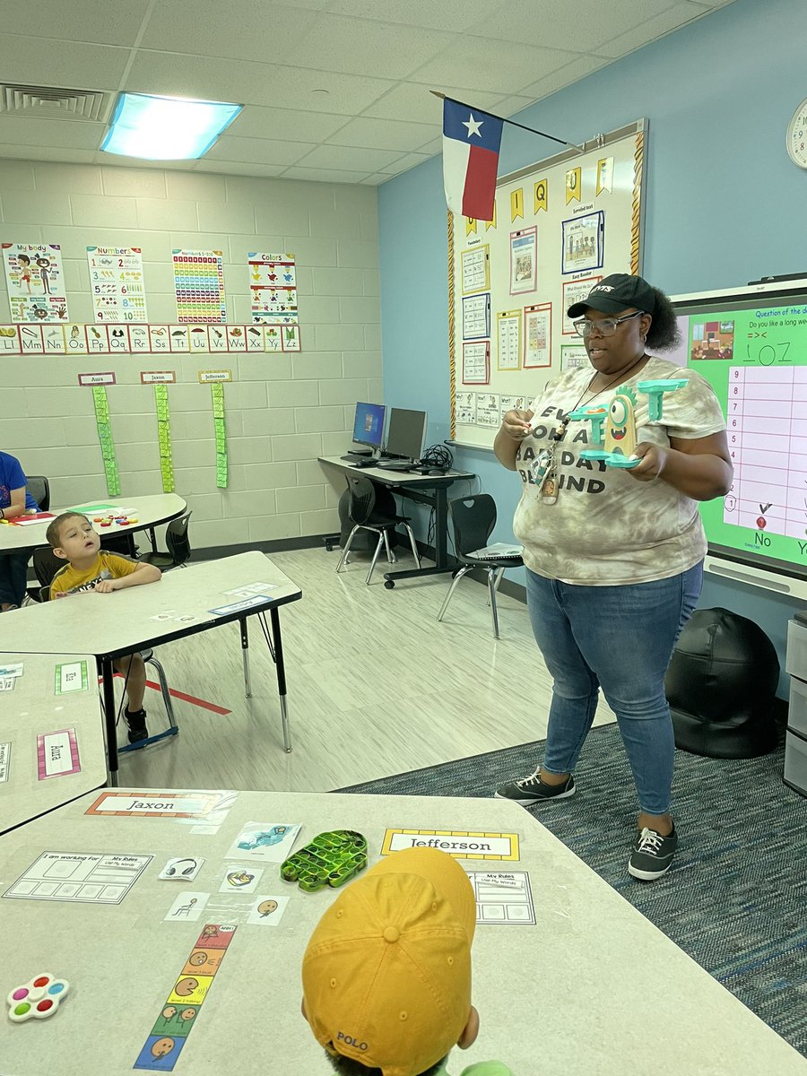 AmandaWatson237's tweet photo. Another great week in our class! We had fun learning about digital security. We also received lots of hands on learning materials that we cannot wait to dig into! I love the resources provided by this district. We truly are Destination Excellence. #GOblazeatrail #TStudentsupport https://t.co/k0cFe61SW4