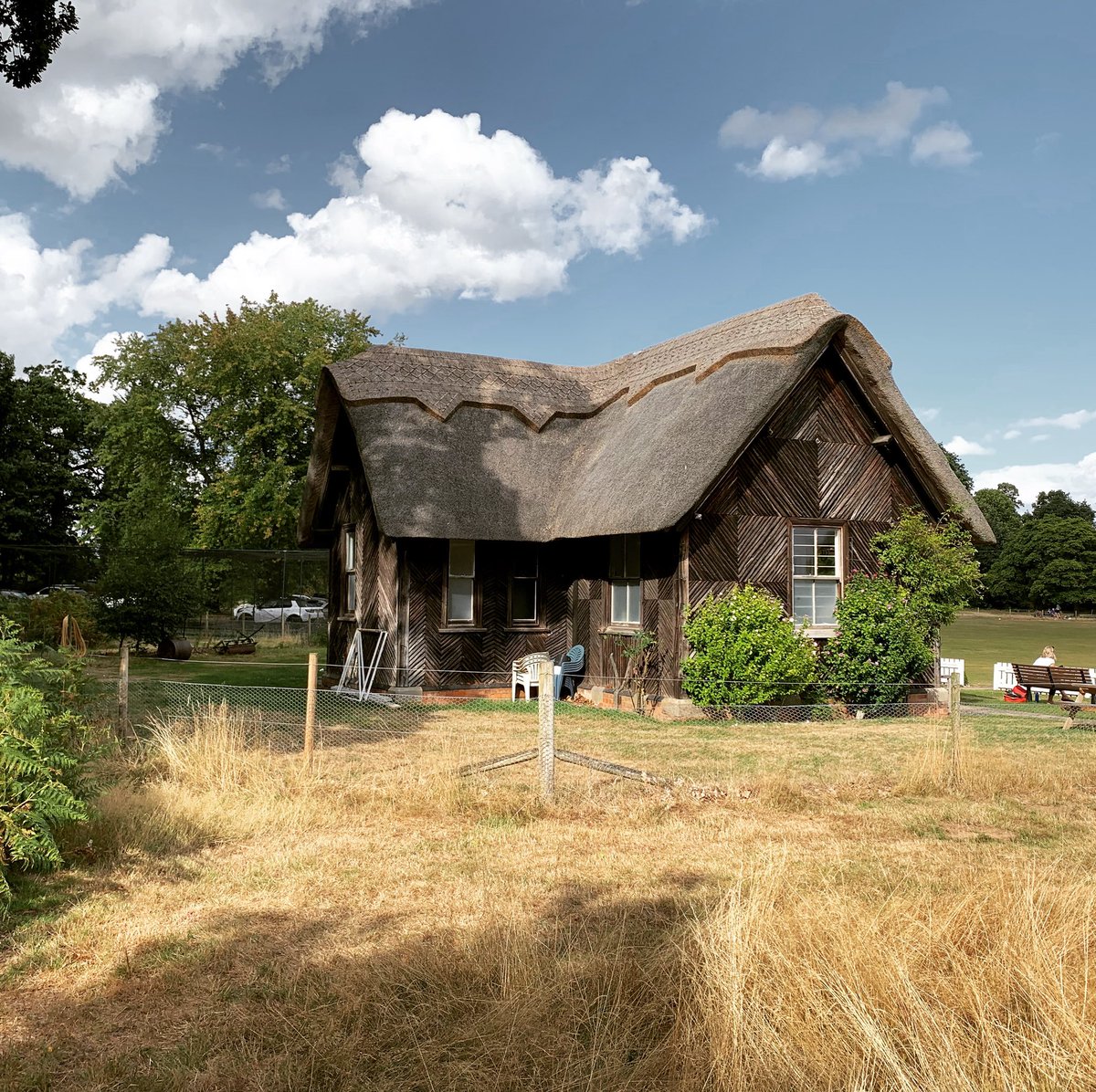 margochomka's tweet photo. I remain a huge fan of thatched cottages.
Check out the sheer beauty of this cricket pavilion in its wonderful rural setting.
#Cricket #Pavilion #ThatchedCottage #Thatched #Cottage #Architecture #RuralPhotography #RuralSetting https://t.co/jc9Sr2QdyU
