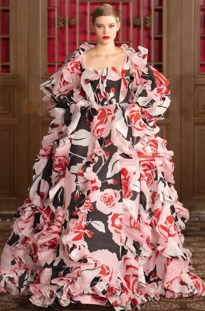 sfwpornnetwork's tweet photo. 👗[#fashionporn] Valentino Midsummer Haute Couture Collection in Beijing 2019
🔗 https://t.co/axUiOrX1qf https://t.co/4Co12x3BlP
