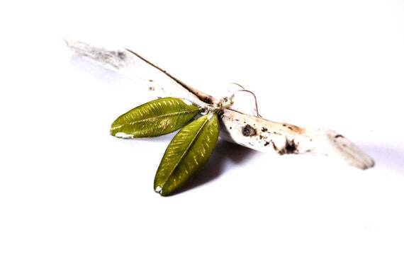 OrganicDesign5's tweet photo. In the minouette shop: Real Nature Jewelry, Olive dangle drop earrings, art Botanical dangle mom green jewelry gift, Rustic earrings, leaf earring gift for her by OrganicDesignNL at https://t.co/U303Ek5G5c https://t.co/v8MtwqKa3b